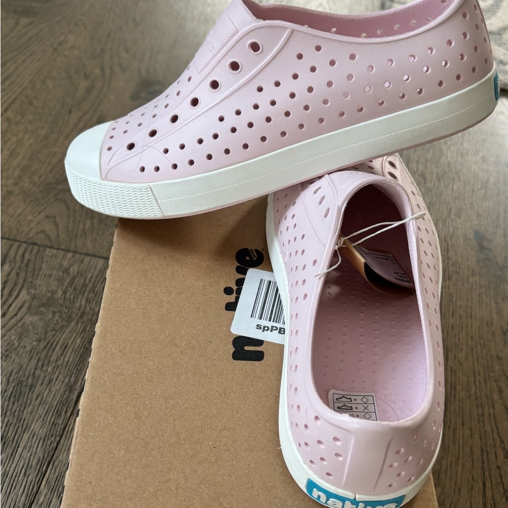 Brand New with Tags Native Junior J6 M Light Pink Slip-On Sneakers
